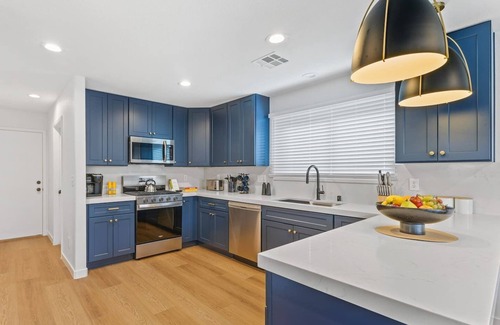 MacDonald Highlands House | 6BDRM Amazing NEON Game Room+Heated Pool -NEW-