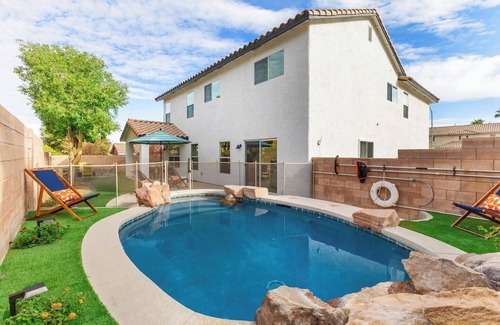 MacDonald Highlands House | 6BDRM Amazing NEON Game Room+Heated Pool -NEW-