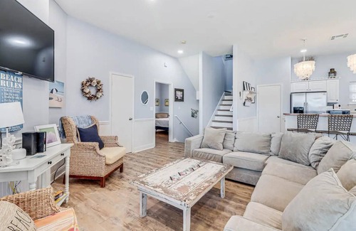 Sand Point House | 6BDRM Home Multiple Decks w/Oceanview, Hot Tub & Pool/Beach Access
