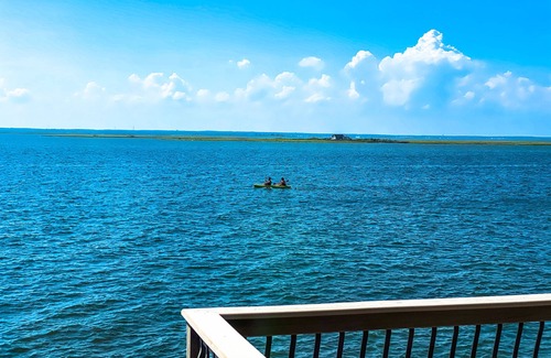 Harvey Cedars House | 6bdrm Unobstructed Bay Front Views Minutes from the Beach