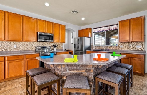 Missouri Ranch House | 6BR 5BA, Huge canopy, Pool Spa, indoor, outdoor games, pickleball, MUCH MORE!