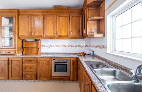 Albufeira Villa | 6BR + Annex, BBQ & Private Pool in Albufeira