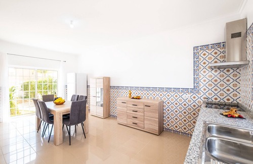 Albufeira Villa | 6BR + Annex, BBQ & Private Pool in Albufeira