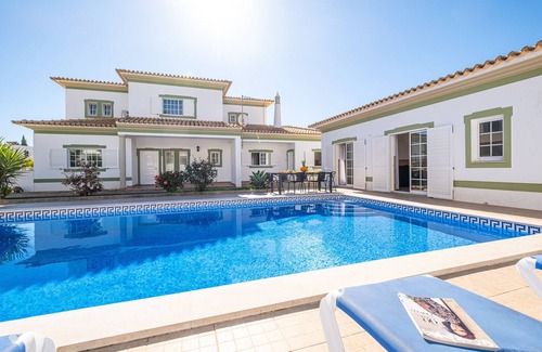 Albufeira Villa | 6BR + Annex, BBQ & Private Pool in Albufeira