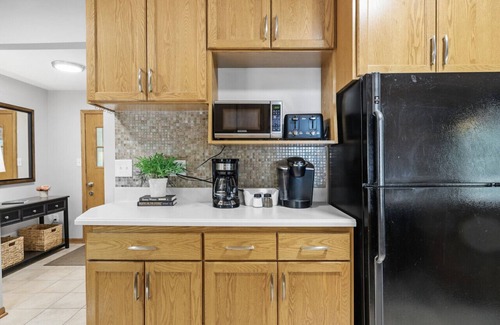 Minnetonka House | 6BR Home w public Lake Access 1.8miles 2 DT Wayzata, enjoy the lake year round!