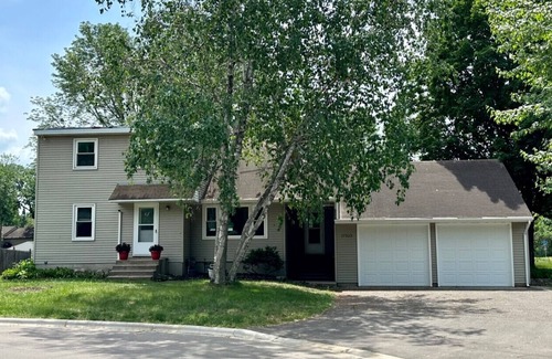 Minnetonka House | 6BR Home w public Lake Access 1.8miles 2 DT Wayzata, enjoy the lake year round!