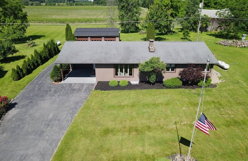 Town of Varick House | 6BR Lake House | FLX Wine Trail | Dock | Hot Tub