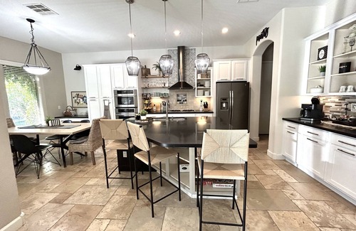 Power Ranch House | 6BR+ Luxury Desert Villa Resort Style w/Heated Saltwater Pool – Sleeps 12+