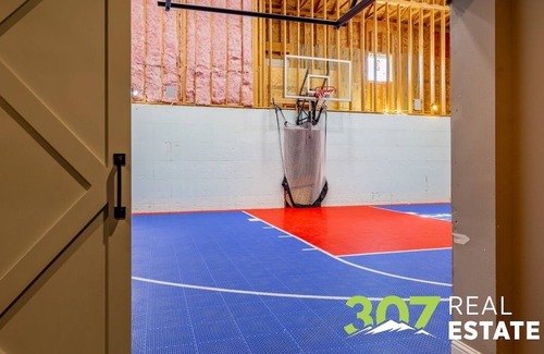 Powell House | 6BR Luxury Home w/Theatre, Sports Court & Only 20min from Cody