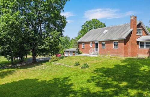Monroe House | 6BR Sanctuary Amidst Nature's Majesty