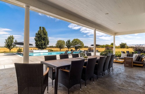 Walla Walla House | 6BR Walla Walla Estate: Pool, Jacuzzi, Theater