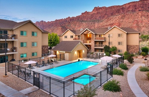 Moab South Valley Condo | 6D Moab RedCliff Condo Pet Friendly Pool and Hot Tub