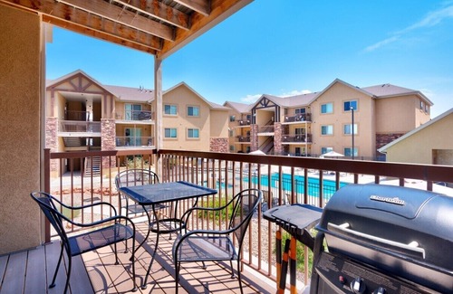 Moab South Valley Condo | 6D Moab RedCliff Condo Pet Friendly Pool and Hot Tub