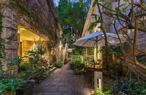 Shekou Hotel | 6號花園別墅酒店 Shenzhen No'6 Garden Villa -French Window with garden view,Close to Sea World &Shekou Ferry Port &K11 Ecoast &Subway Nearby ,Offer Western food and coffee &English speaking with tour services