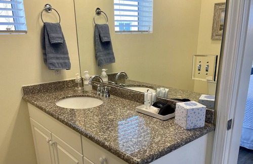 Fort Walton Beach Condo | 🧜‍♀️ 6th Floor 🏖 Great View 🦈 2 King, 1 Queen, 2 Twin 🛏 Family Managed 🌞