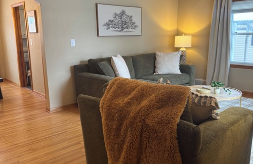 Elk River House | 6th Street Retreat- Fenced 4BR/1BA MidTerm stay ok
