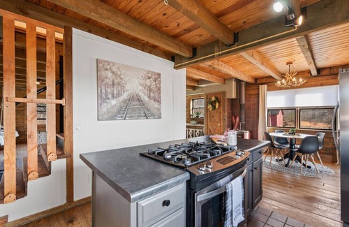 Nashville Apartment | 7 Acre Legacy Lodge in Brown County