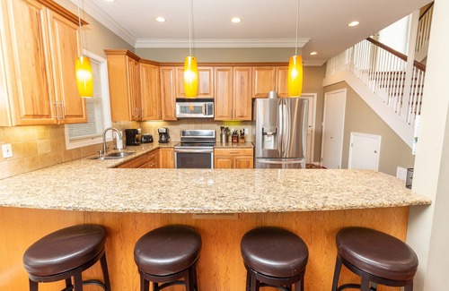 Country Club Estates House | 7 Bed/4.5 Bath, 3 1/2 blocks to beach - Great location