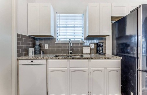 Johnson City House | 7 Bed Home/Mins to Wineries/Walk to Town Square