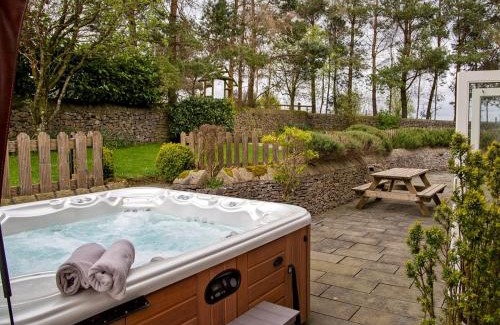 Tideswell House | 7 Bed in Tideswell 93808