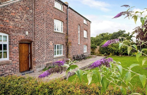 Tatton Park Cottage | 7 bedroom accommodation in Blackden, near Crewe