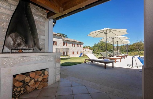 Krculi House | 7 bedroom accommodation in Zminj