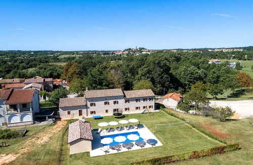 Krculi House | 7 bedroom accommodation in Zminj
