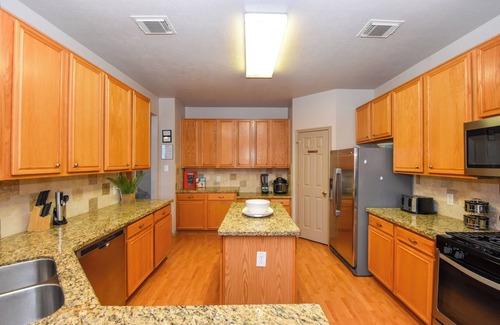 Barker House | 7-Bedroom Getaway w/Pool: 25 Mins Downtown WO