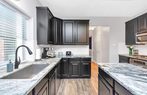 Barker Apartment | 7-Bedroom Hideaway, Pool: 25 Min to Downtown HT