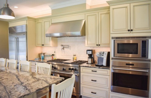 East Dennis House | 7 bedroom home sleeping 14! Located on the Bayside with private pool!