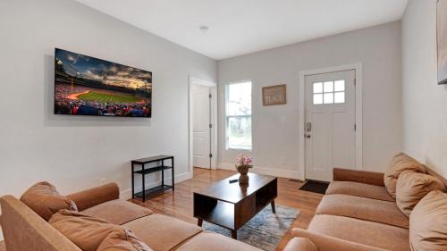 Downtown Niagara Falls House | 7 Bedroom House! Walk to Niagara Falls! New Whole House