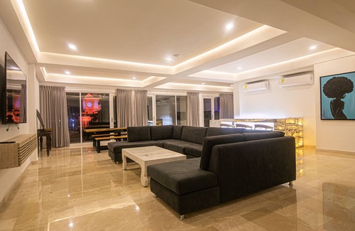 Cartagena Walled City House | 7 Bedroom in Clock Tower Plaza with Private Pool