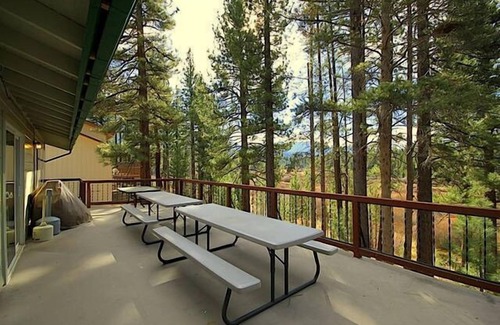 Black Bart Cabin | 7 Bedroom Tahoe Cabin, Pool Table, game room, minutes from Heavenly and Casinos