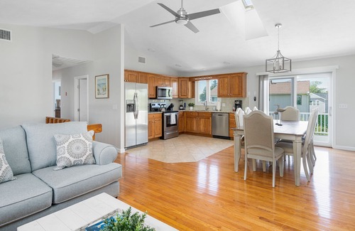 Narragansett House | 7 Bedrooms, A/C, 3 Beaches within 2 Miles, Sleeps 14