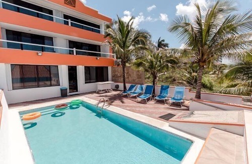 Zona Hotelera Norte House | 7 Bedrooms, Oceanfront, Bike Path to Town