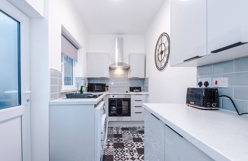 Atherton House | 7 Beds |Large House |Contractors