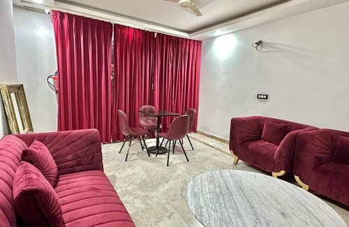 Gurugram Apartment | 7 BHK private floor for diwali party