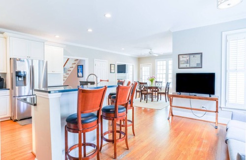 Sedgefield House | 7 BR on PGA Tour’s Sedgefield CC range Hot Tub