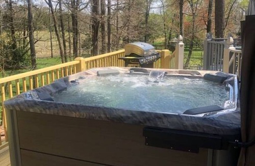 Sedgefield House | 7 BR on PGA Tour’s Sedgefield CC range Hot Tub