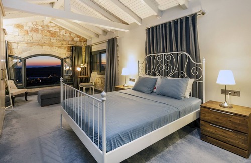Cesme Villa | 7 BR with Ensuite Baths Magnificient View Luxury Villa Sunset Pool Cesme