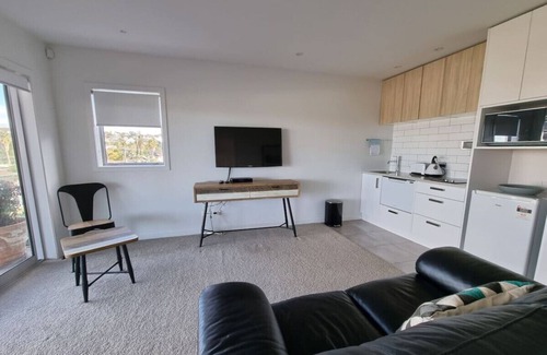 Castor Bay Apartment | 7 Commodore Parry Road