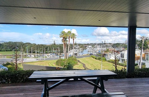 Castor Bay Apartment | 7 Commodore Parry Road