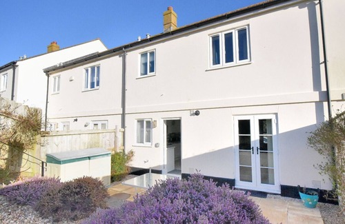 Charmouth House | 7 DOUBLE COMMON, family friendly, with a garden in Charmouth