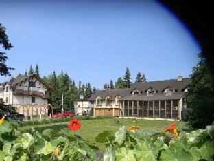 College Hotel | 7 Gables Inn & Suites