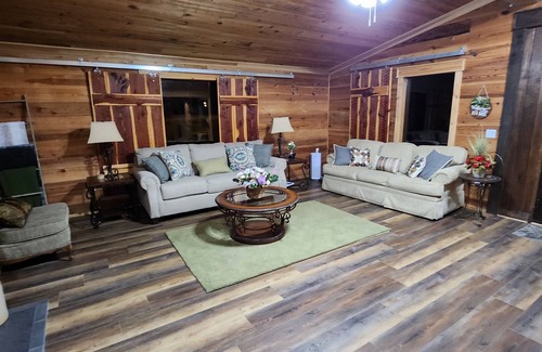 Guntersville House | 7. gorgeous creekfront lodge