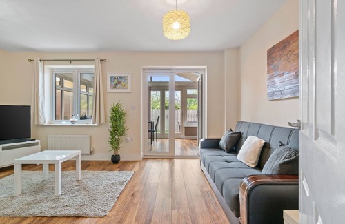 Havering House | 7 Guests - Hot Tub - 3 Bed House