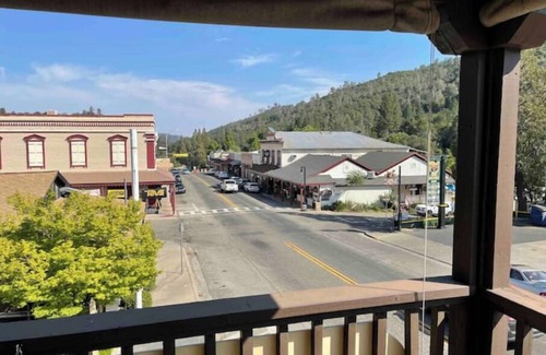 Mariposa Apartment | #7 Jacuzzi tub-Balcony- Historic Downtown suitenn