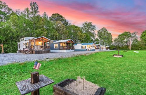 Guntersville Apartment | 7 Le Soleil Retro Tiny House, Boat Parking, Mins to Lake Guntersville, City Harbor