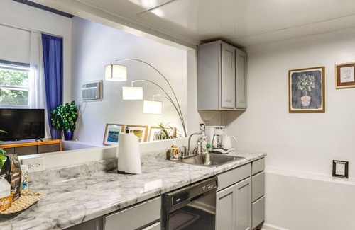 Cincinnati Apartment | 7 Mi to Dtwn: Charming Couple's Cove in Cincinnati