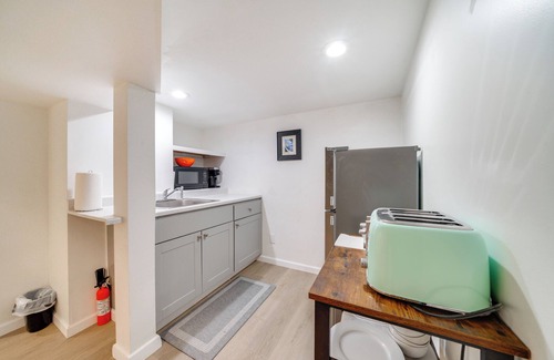 Maple Leaf Apartment | 7 Mi to Dtwn Seattle: Spacious Guest Suite